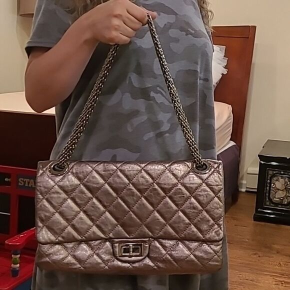 CHANEL Reissue Flap Bag Quilted Metallic Aged Calfskin 2.55 - Picture 11 of 17